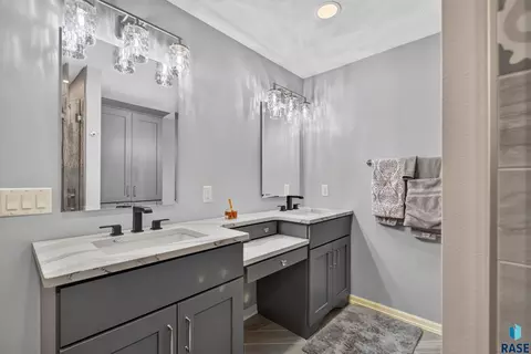 Bath - 3006 E Marson Dr, Sioux Falls, SD 57103 photo 4 of 8