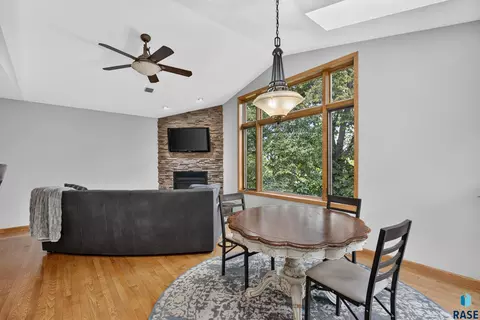 Dining - 3006 E Marson Dr, Sioux Falls, SD 57103 photo 1 of 4