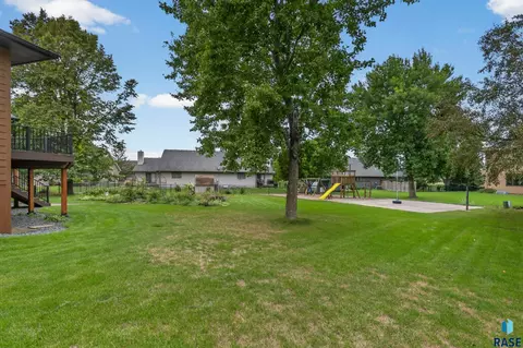 Exterior - 3006 E Marson Dr, Sioux Falls, SD 57103 photo 14 of 17