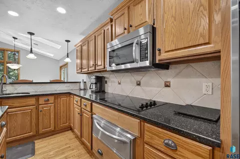 Kitchen - 3006 E Marson Dr, Sioux Falls, SD 57103 photo 2 of 3