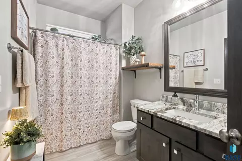 Bath - 3604 E Prairie Wind St, Sioux Falls, SD 57108 photo 4 of 5