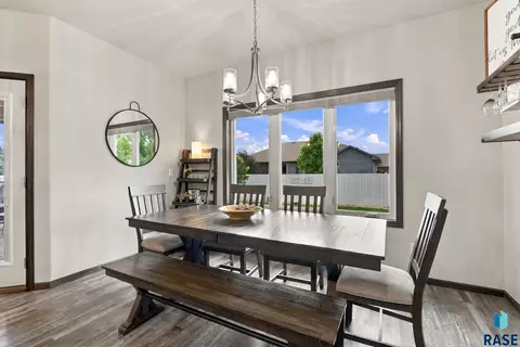 Dining - 3604 E Prairie Wind St, Sioux Falls, SD 57108 photo 2 of 4