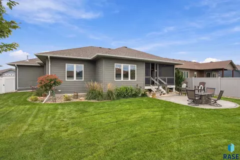 Exterior - 3604 E Prairie Wind St, Sioux Falls, SD 57108 photo 2 of 9