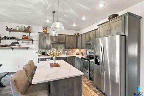 Kitchen - 3604 E Prairie Wind St, Sioux Falls, SD 57108 photo 3 of 4