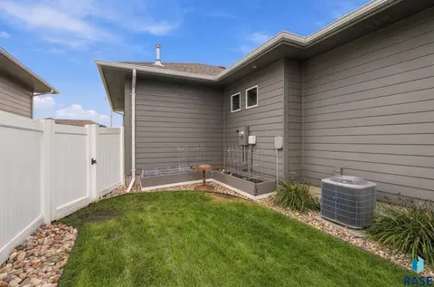 Exterior - 3604 E Prairie Wind St, Sioux Falls, SD 57108 photo 7 of 9