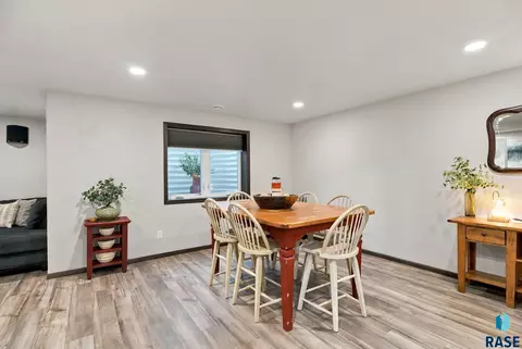 Dining - 3604 E Prairie Wind St, Sioux Falls, SD 57108 photo 3 of 4