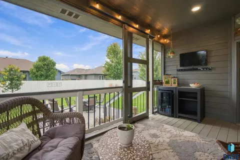 Exterior - 3604 E Prairie Wind St, Sioux Falls, SD 57108 photo 5 of 9