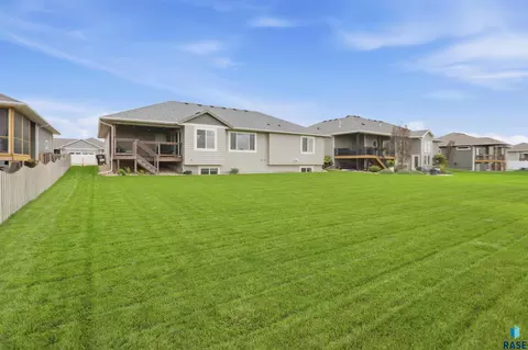 Exterior - 335 S James Ave, Tea, SD 57064 photo 5 of 7