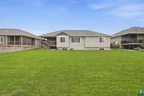 Exterior - 335 S James Ave, Tea, SD 57064 photo 4 of 7