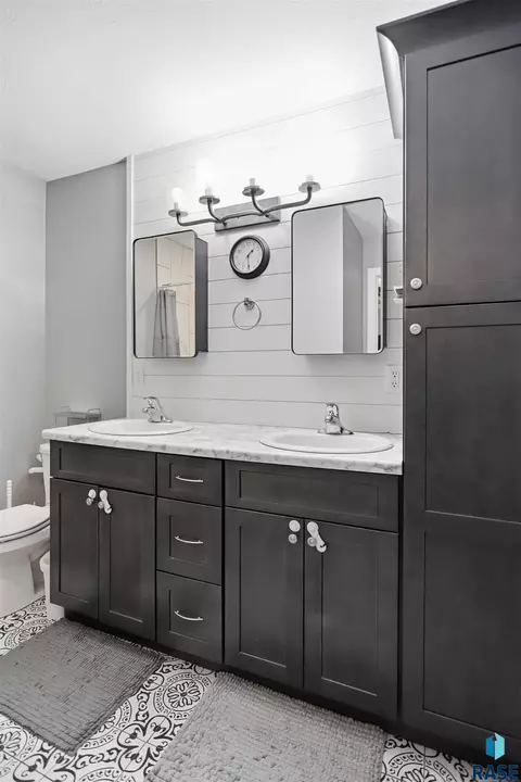 Bath - 335 S James Ave, Tea, SD 57064 photo 2 of 4
