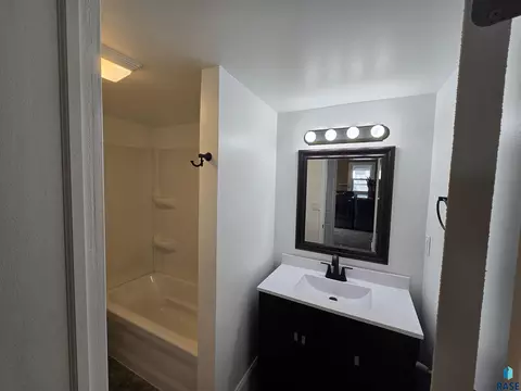 Bath - 232 N Nesmith Ave, Sioux Falls, SD 57103 photo 1 of 1