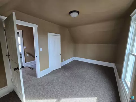 Bedroom - 232 N Nesmith Ave, Sioux Falls, SD 57103 photo 6 of 10