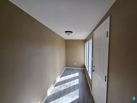 Entry Way - 232 N Nesmith Ave, Sioux Falls, SD 57103 photo 1 of 2