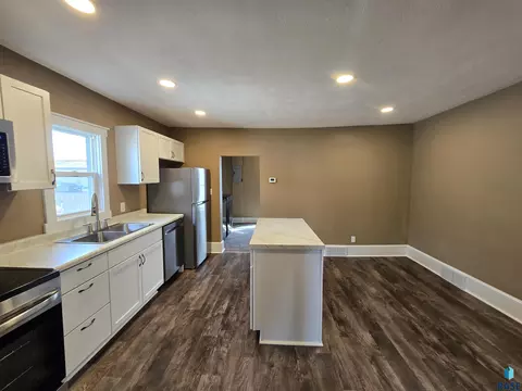 Kitchen - 232 N Nesmith Ave, Sioux Falls, SD 57103 photo 3 of 3