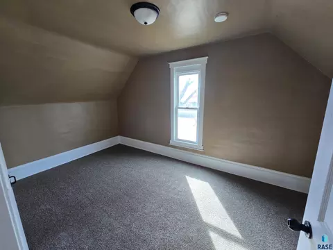 Bedroom - 232 N Nesmith Ave, Sioux Falls, SD 57103 photo 7 of 10