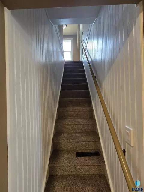 Entry Way - 232 N Nesmith Ave, Sioux Falls, SD 57103 photo 2 of 2