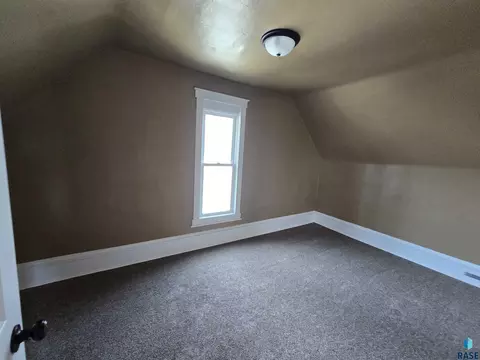 Bedroom - 232 N Nesmith Ave, Sioux Falls, SD 57103 photo 9 of 10