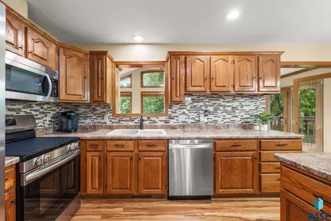 Kitchen - 319 N Hagameyer Dr, Tea, SD 57064 photo 3 of 4