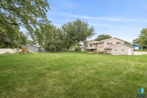 Exterior - 319 N Hagameyer Dr, Tea, SD 57064 photo 3 of 5