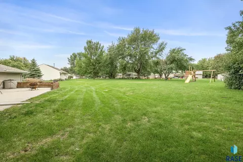 Exterior - 319 N Hagameyer Dr, Tea, SD 57064 photo 2 of 5