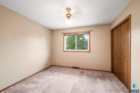 Bedroom - 319 N Hagameyer Dr, Tea, SD 57064 photo 3 of 3