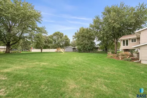 Exterior - 319 N Hagameyer Dr, Tea, SD 57064 photo 4 of 5