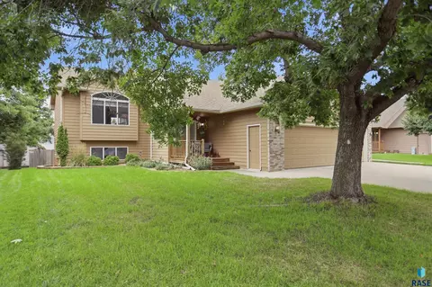 Exterior - 4308 E 38th St, Sioux Falls, SD 57103 photo 2 of 5