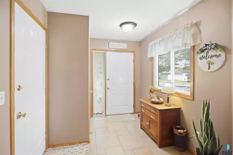Entry Way - 4308 E 38th St, Sioux Falls, SD 57103 photo 1 of 1