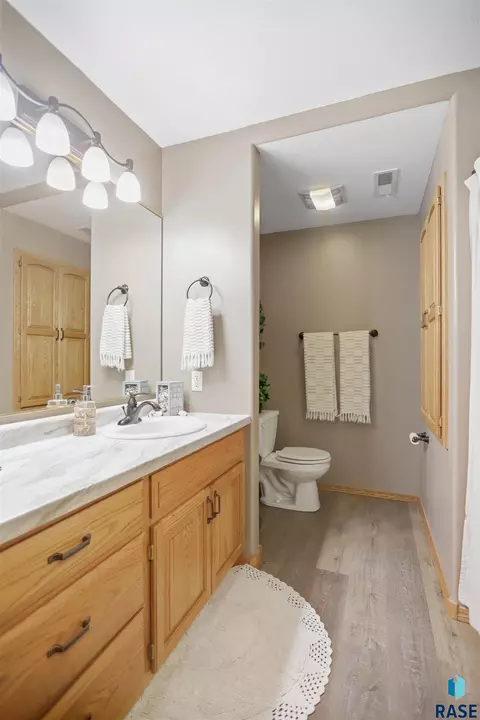 Bath - 4308 E 38th St, Sioux Falls, SD 57103 photo 3 of 3