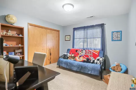 Bedroom - 4308 E 38th St, Sioux Falls, SD 57103 photo 3 of 4