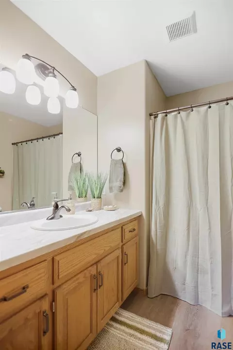 Bath - 4308 E 38th St, Sioux Falls, SD 57103 photo 2 of 3