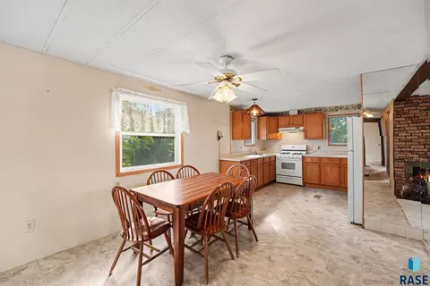 Dining - 48353 266th St, Brandon, SD 57005 photo 1 of 2