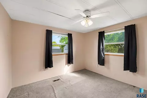 Bedroom - 48353 266th St, Brandon, SD 57005 photo 1 of 5