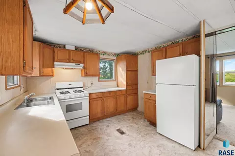 Kitchen - 48353 266th St, Brandon, SD 57005 photo 1 of 2
