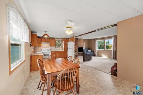 Dining - 48353 266th St, Brandon, SD 57005 photo 2 of 2