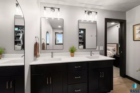 Bath - 3513 E Sage Grass St, Sioux Falls, SD 57108 photo 3 of 6