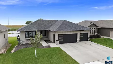 Exterior - 3513 E Sage Grass St, Sioux Falls, SD 57108 photo 8 of 11