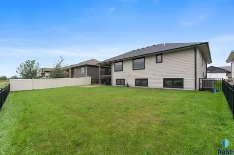 Exterior - 3513 E Sage Grass St, Sioux Falls, SD 57108 photo 5 of 11