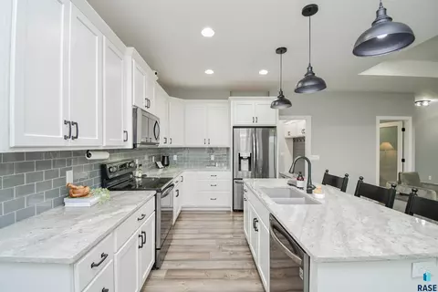 Kitchen - 6616 E 33rd St, Sioux Falls, SD 57110 photo 3 of 4