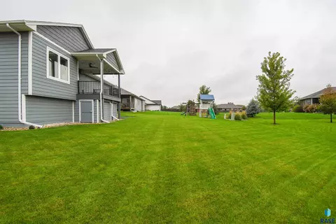 Exterior - 6616 E 33rd St, Sioux Falls, SD 57110 photo 8 of 11