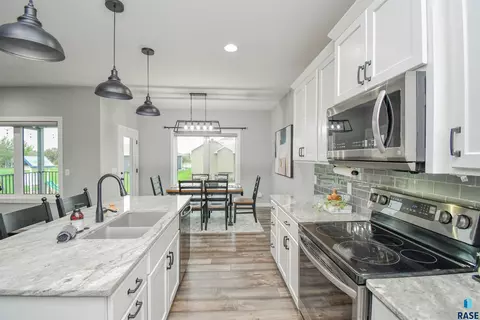 Kitchen - 6616 E 33rd St, Sioux Falls, SD 57110 photo 4 of 4