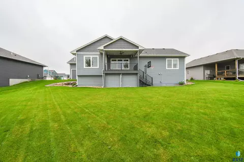 Exterior - 6616 E 33rd St, Sioux Falls, SD 57110 photo 10 of 11