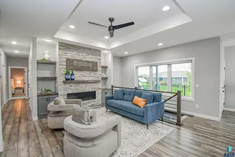 Living - 6616 E 33rd St, Sioux Falls, SD 57110 photo 2 of 4