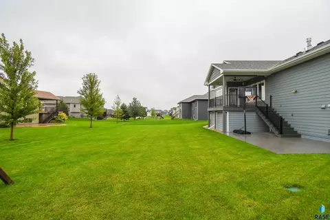Exterior - 6616 E 33rd St, Sioux Falls, SD 57110 photo 7 of 11