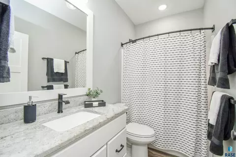 Bath - 6616 E 33rd St, Sioux Falls, SD 57110 photo 3 of 5