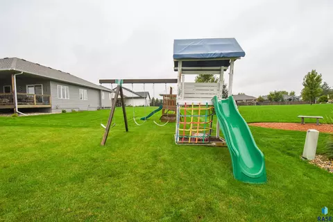 Exterior - 6616 E 33rd St, Sioux Falls, SD 57110 photo 5 of 11