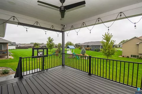 Exterior - 6616 E 33rd St, Sioux Falls, SD 57110 photo 3 of 11