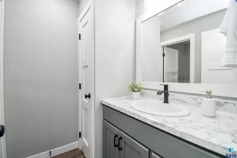 Bath - 6616 E 33rd St, Sioux Falls, SD 57110 photo 5 of 5