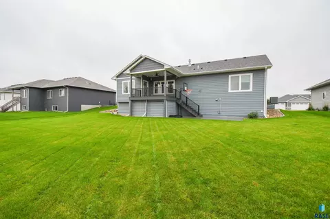 Exterior - 6616 E 33rd St, Sioux Falls, SD 57110 photo 11 of 11