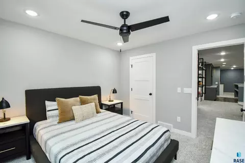 Bedroom - 6616 E 33rd St, Sioux Falls, SD 57110 photo 16 of 18